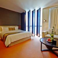 Elegant Queen Room