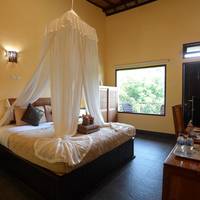 Deluxe Double Room with Private Balcony and Partial Sea View