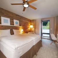 Superior Double Room with Balcony and Forest View