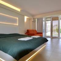 Queen Room with Pool View