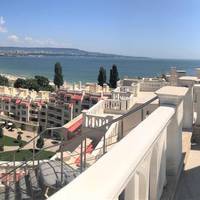 Deluxe Three-Bedroom Apartment with Panoramic View