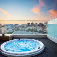 Executive Suite with Jacuzzi and Balcony