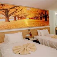 Deluxe Room (2 Adults + 1 Child)