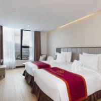 Deluxe Twin Room with Partial Sea View