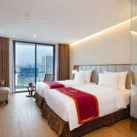 Grand Deluxe Twin Room with Partial Sea View