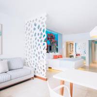 Junior Suite Ocean Front Superior (1 Adult)