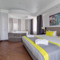 Honeymoon Suite