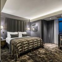 Deluxe King Suite