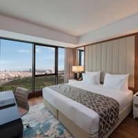 Suite with City View - Free Access to Spa
