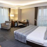 Corner Suite with City View