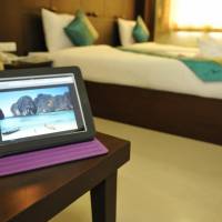 Deluxe Twin Room with Round Trip Airport Transfer