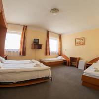 Family Room (2 Adults + 2 Children)