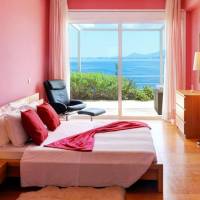 5-Bedroom Villa with Sea View and Private Pool	