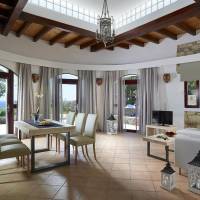 Deluxe One-Bedroom Apartment with Sea View