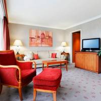 Executive Suite with Club Lounge Access