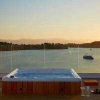 Ultra Roof Top Suite with Jetted Tub and Sea View