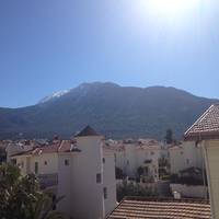 Apartment with Mountain View