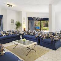 Junior Queen Suite