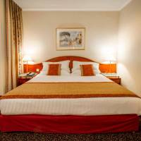 Suite - Lower Floor