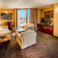 Suite - Upper Floor with Old City View