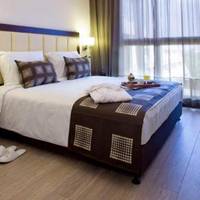 One-Bedroom Suite with Balcony (2 Adults)