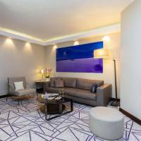 One-Bedroom Suite with Lounge Access and Sea View