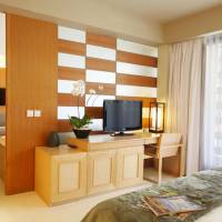 2-Bedroom Suite Pool View with Balcony