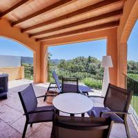Deluxe Suite (2 Adults + 1 Child)