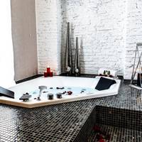 Suite with Hot Tub and Turkish Bath 