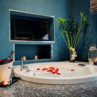 Deluxe Suite with Spa Bath