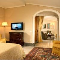 Suite with Courtyard View