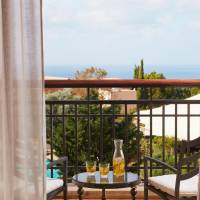 One-Bedroom Family Room - Garden or Pool View (2 Adults + 2 Children)