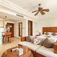 Studio with Mountain View and Kitchen & Cooking ware and washer/dryers