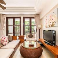 Studio with Grand View and Kitchen & Cooking ware and washer/dryers