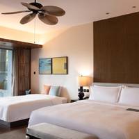 Garden View Family Room-King Bed Room