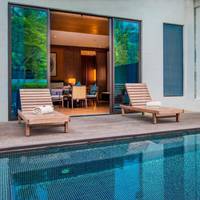 Premium Discovery Pool Room with King Bed