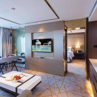 Deluxe King Suite