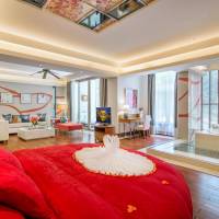 Deluxe Honeymoon Suite