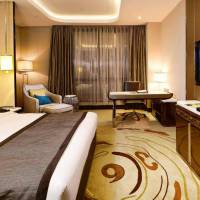 Premier Deluxe King Suite