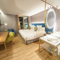 Deluxe Pool View Room 