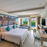 Deluxe King Room with Pool Access