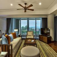 Executive King Suite with Ocean View and Club Lounge Access