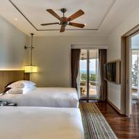 Executive Twin Suite with Ocean View and Club Lounge Access