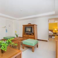 One-Bedroom Queen Suite