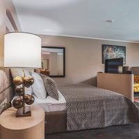 King Suite with Pool View