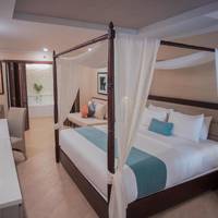 Grand Deluxe King Room Poolside