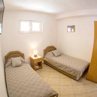 Studio (2 Adults)