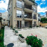 Apartment with Garden View
