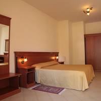 Family Room (2 Adults + 2 Children)