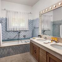 Classic Double, Guest room, 1 King or 2 Twin/Single Bed(s)